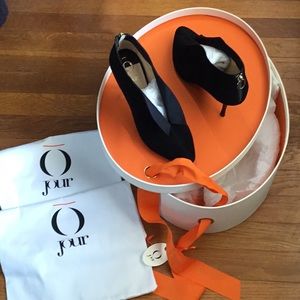 O Jour NWT Size 38-1/2 Sleek, Sexy, Black Suede Tuxedo Heels with Zippers.